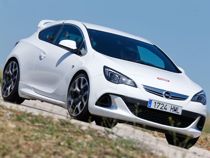 Opel Astra OPC, en circuito