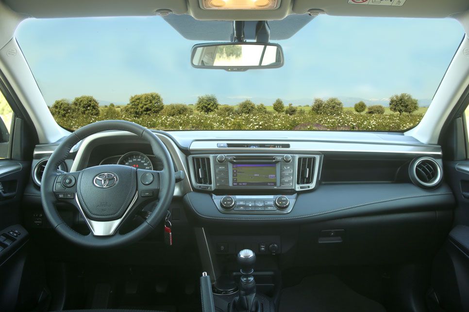 Comparativa: Ford Kuga 2.0 TDCI vs Mazda CX-5 2.2D y Toyota RAV4 120D