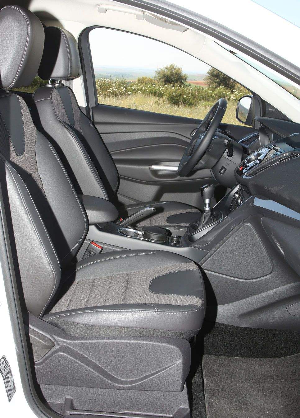 Comparativa: Ford Kuga 2.0 TDCI vs Mazda CX-5 2.2D y Toyota RAV4 120D