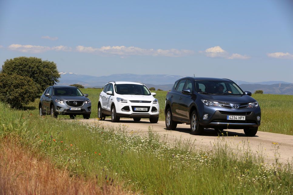 Comparativa: Ford Kuga 2.0 TDCI vs Mazda CX-5 2.2D y Toyota RAV4 120D