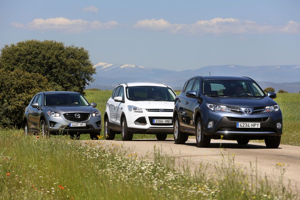 Comparativa: Ford Kuga 2.0 TDCI vs Mazda CX-5 2.2D y Toyota RAV4 120D