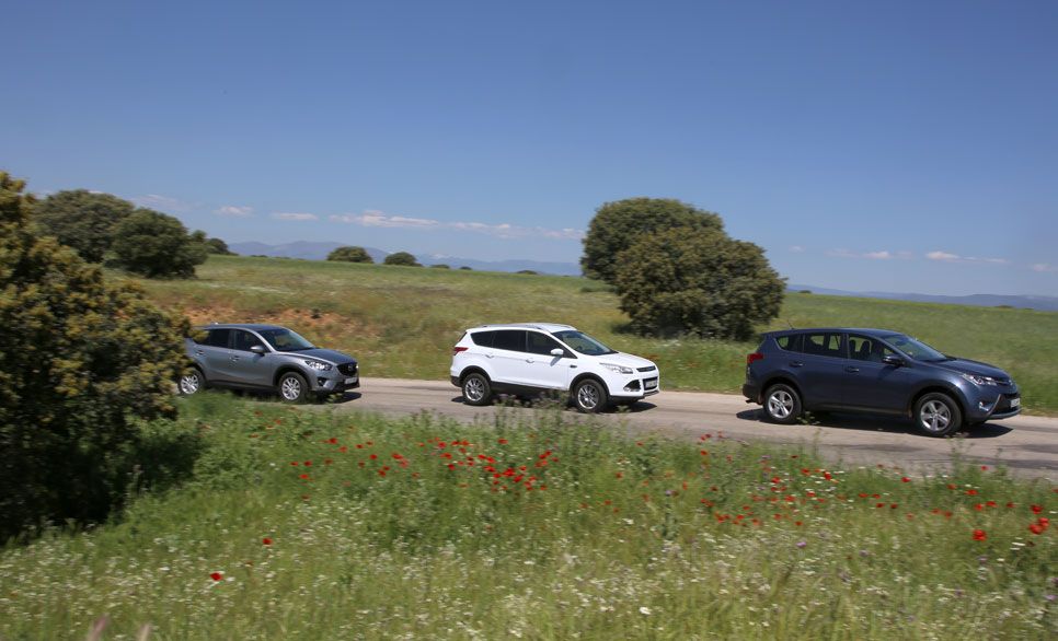 Comparativa: Ford Kuga 2.0 TDCI vs Mazda CX-5 2.2D y Toyota RAV4 120D