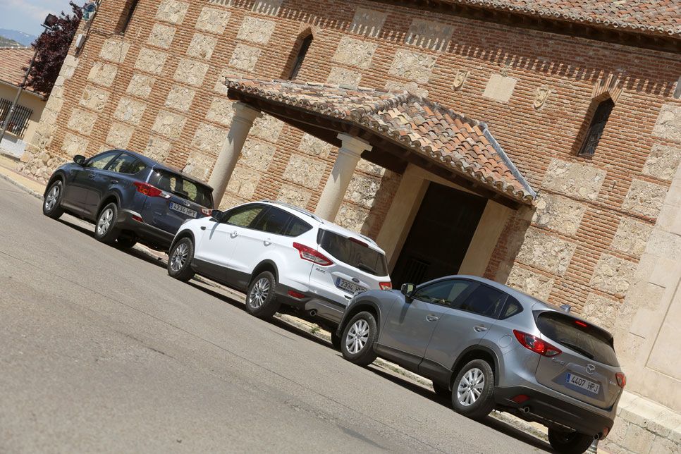 Comparativa: Ford Kuga 2.0 TDCI vs Mazda CX-5 2.2D y Toyota RAV4 120D