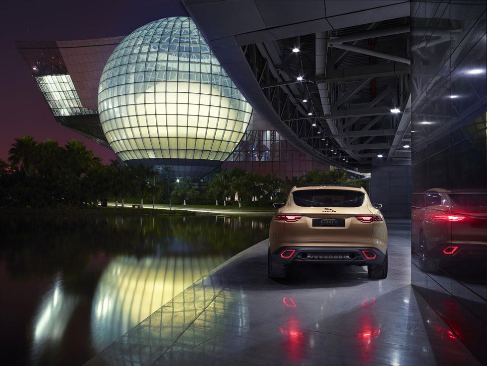 Jaguar C-X17, un SUV de lujo muy artesanal