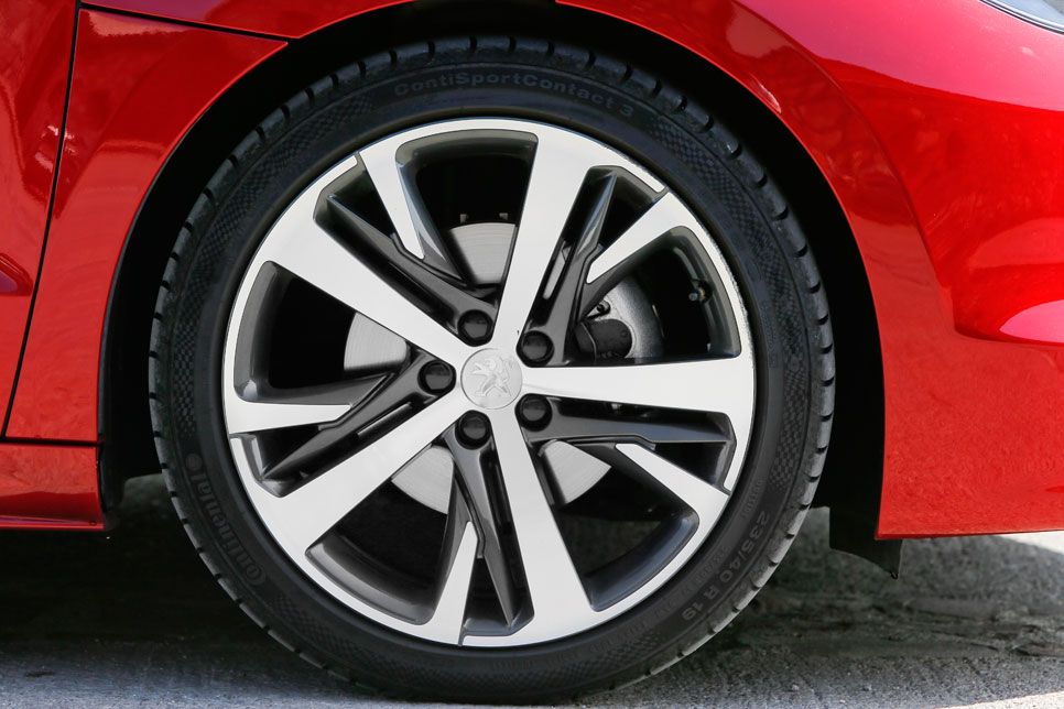 Comparativa: Peugeot RCZ 1.6 THP vs VW Beetle 1.4 TSI