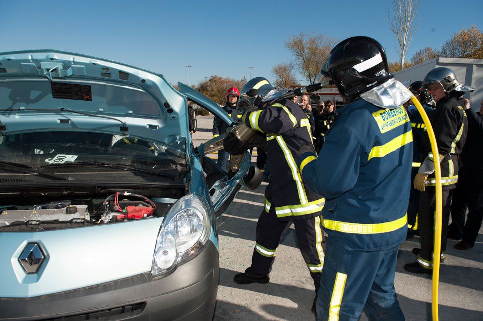 Renault y sus técnicas de rescate en un eléctrico