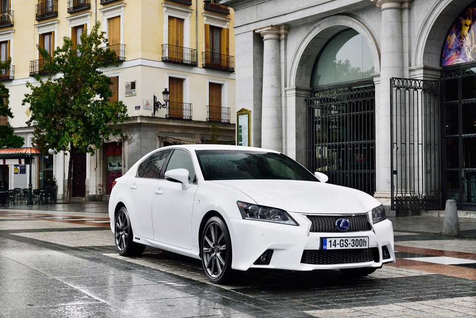 Lexus GS 300h, contacto