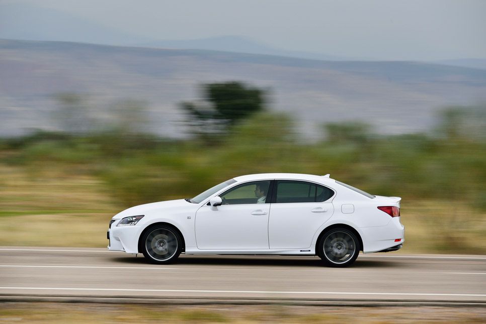 Lexus GS 300h, contacto