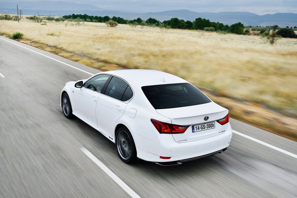 Lexus GS 300h, contacto