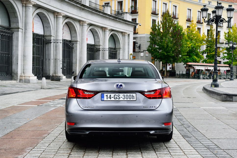 Lexus GS 300h, contacto
