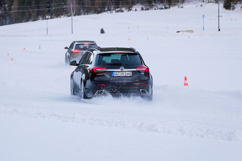 Al volante de los Opel tracción total sobre hielo