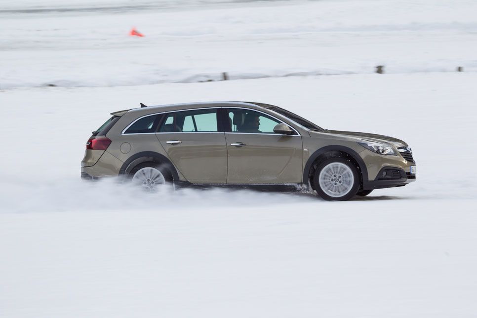 Al volante de los Opel tracción total sobre hielo