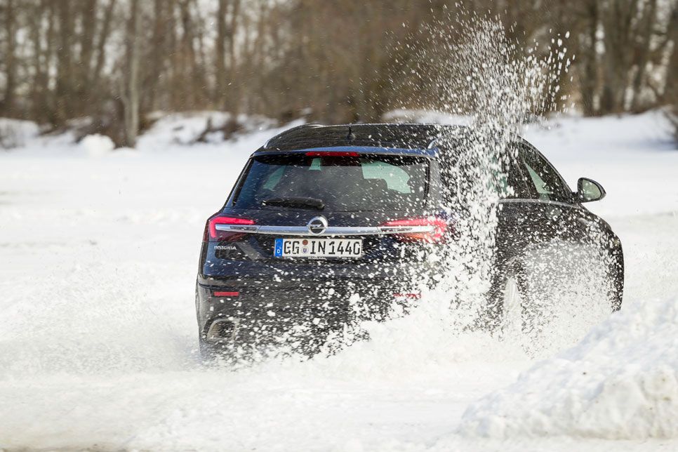 Al volante de los Opel tracción total sobre hielo