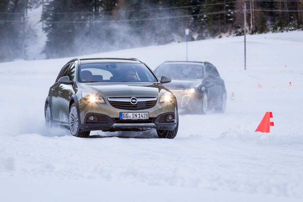 Al volante de los Opel tracción total sobre hielo