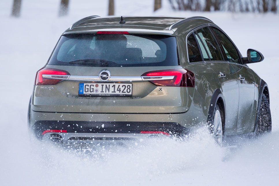 Al volante de los Opel tracción total sobre hielo