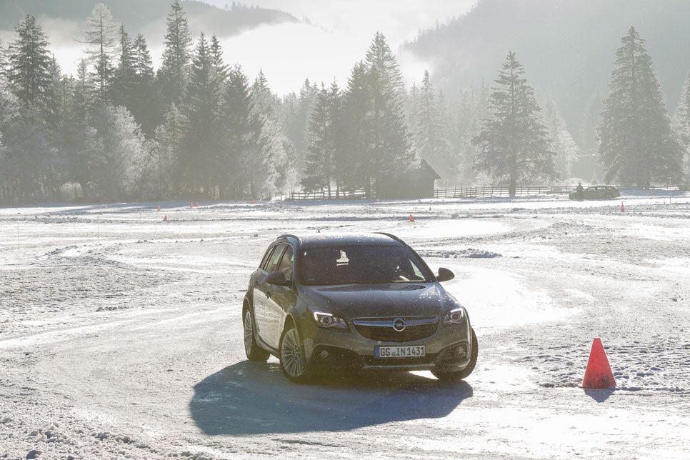 Al volante de los Opel tracción total sobre hielo