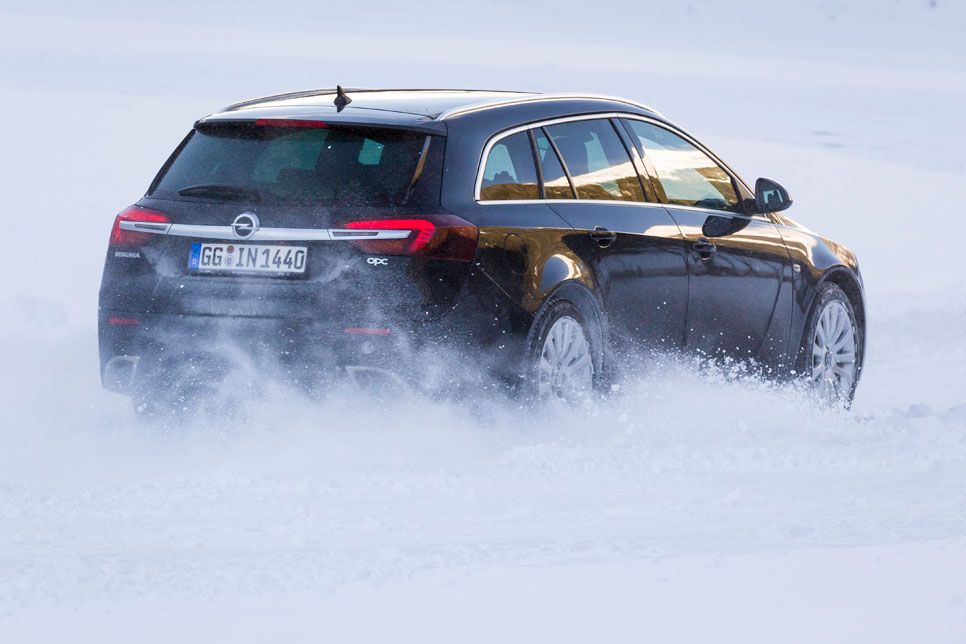 Al volante de los Opel tracción total sobre hielo