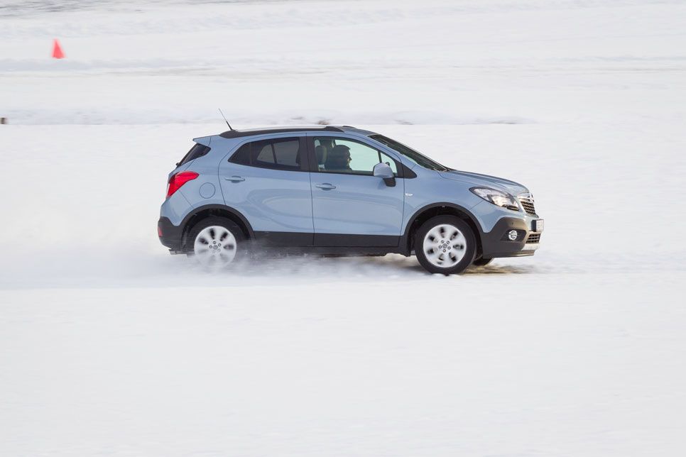 Al volante de los Opel tracción total sobre hielo