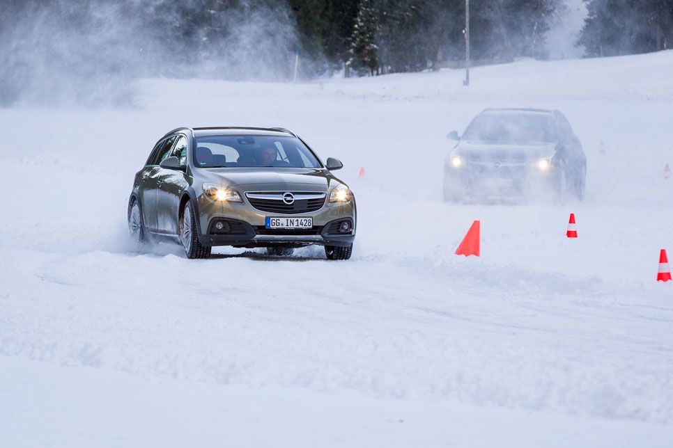 Al volante de los Opel tracción total sobre hielo