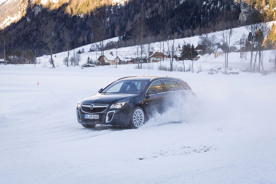 Al volante de los Opel tracción total sobre hielo