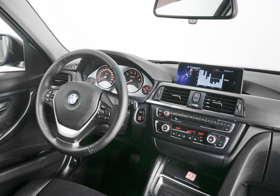 BMW 328 vs. Mercedes CLA