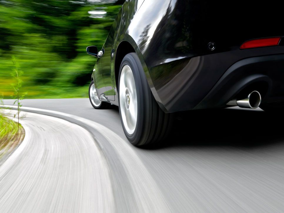 10 vicios al volante que dañan tu coche
