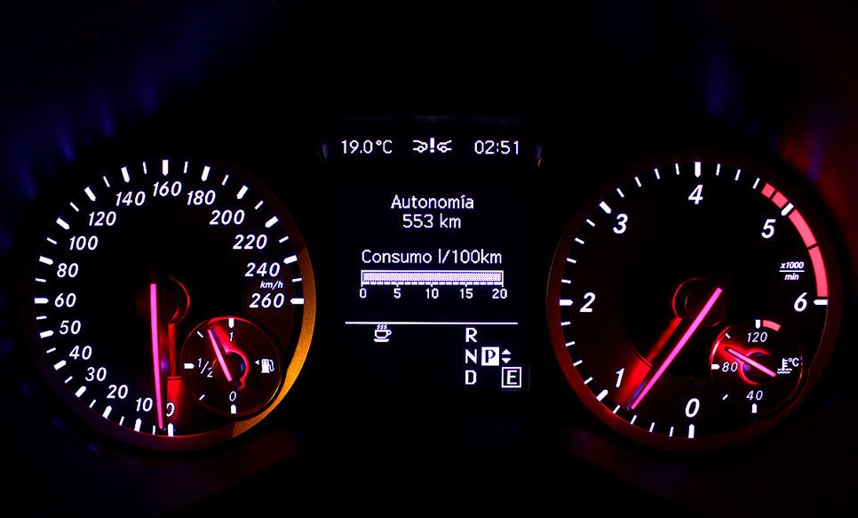 10 vicios al volante que dañan tu coche