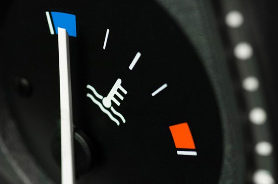 10 vicios al volante que dañan tu coche