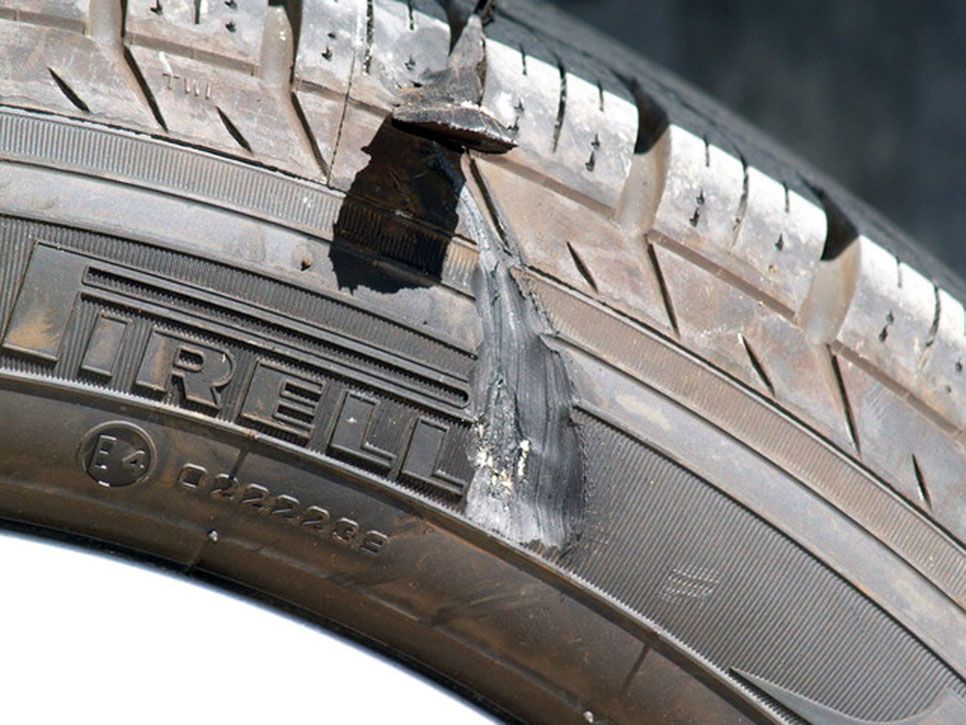 10 vicios al volante que dañan tu coche