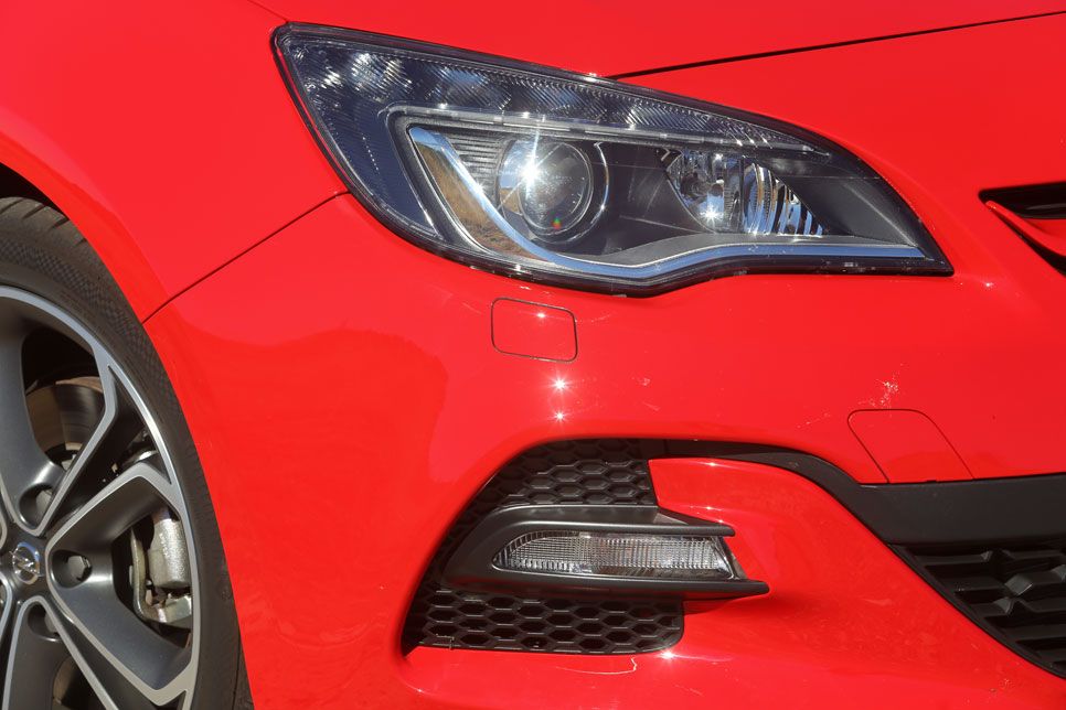 Comparativa: Opel Astra CDTi biturbo vs Seat León TDI FR