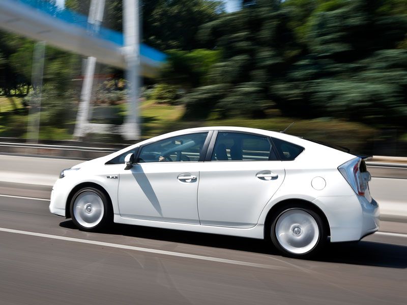 Comparativa: Toyota Prius vs BMW 316d y Mazda 6 SkyActiv G-145