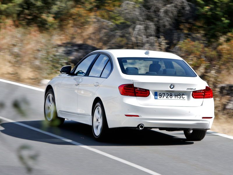 Comparativa: Toyota Prius vs BMW 316d y Mazda 6 SkyActiv G-145