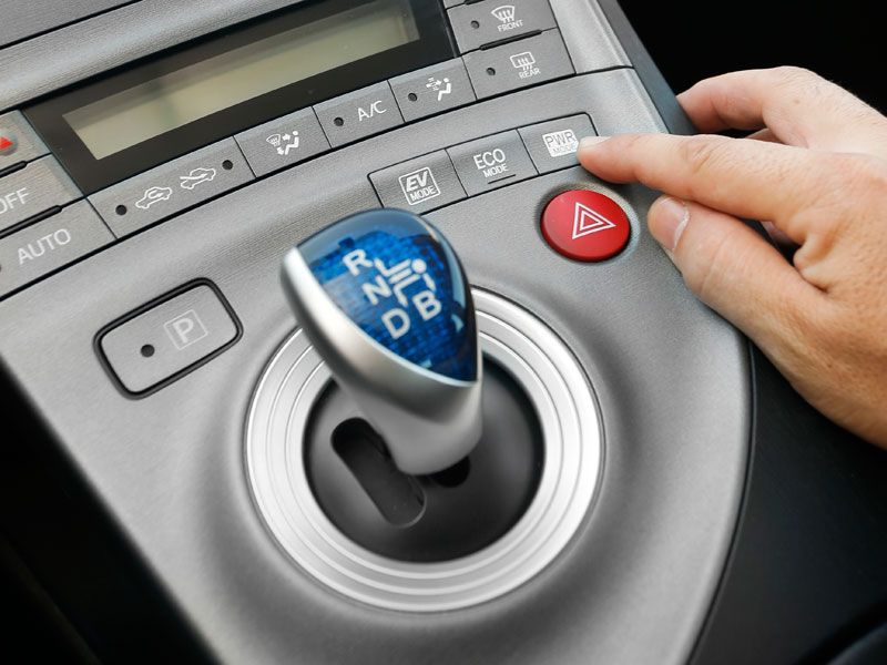 Comparativa: Toyota Prius vs BMW 316d y Mazda 6 SkyActiv G-145