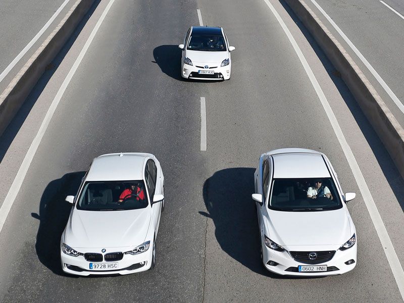 Comparativa: Toyota Prius vs BMW 316d y Mazda 6 SkyActiv G-145