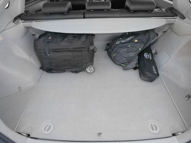Comparativa: Toyota Prius vs BMW 316d y Mazda 6 SkyActiv G-145