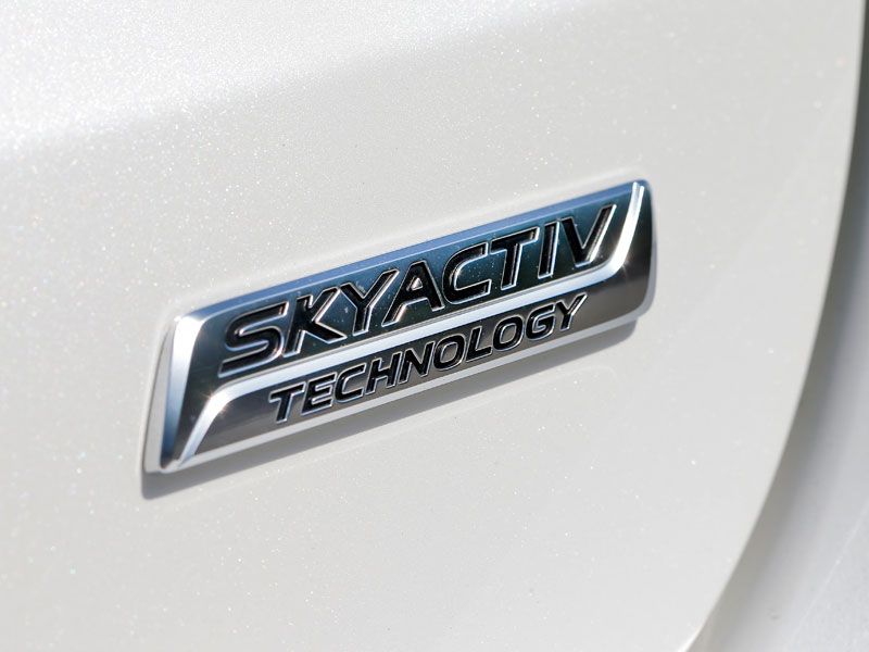Comparativa: Toyota Prius vs BMW 316d y Mazda 6 SkyActiv G-145