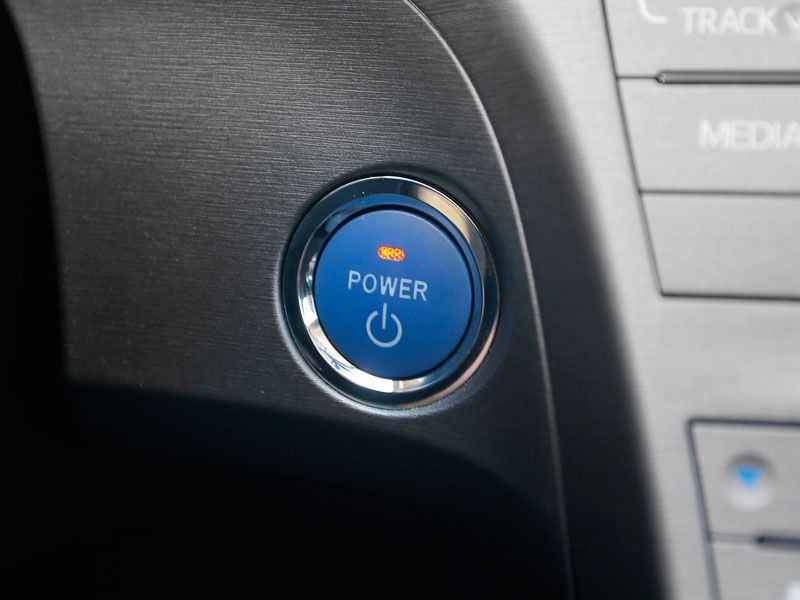 Comparativa: Toyota Prius vs BMW 316d y Mazda 6 SkyActiv G-145