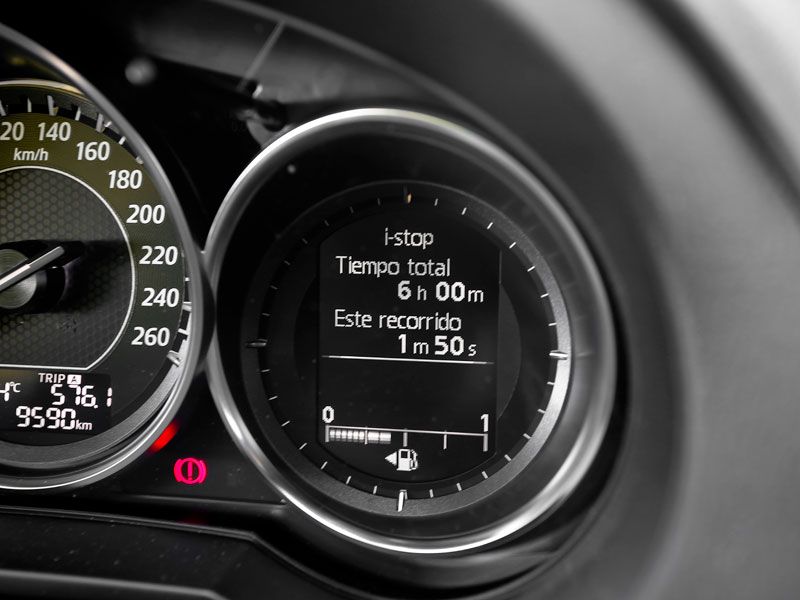 Comparativa: Toyota Prius vs BMW 316d y Mazda 6 SkyActiv G-145