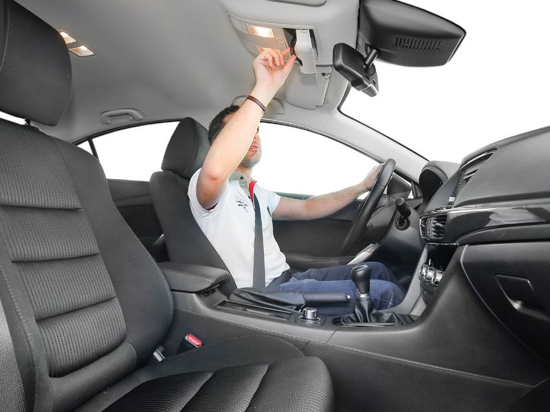 Comparativa: Toyota Prius vs BMW 316d y Mazda 6 SkyActiv G-145