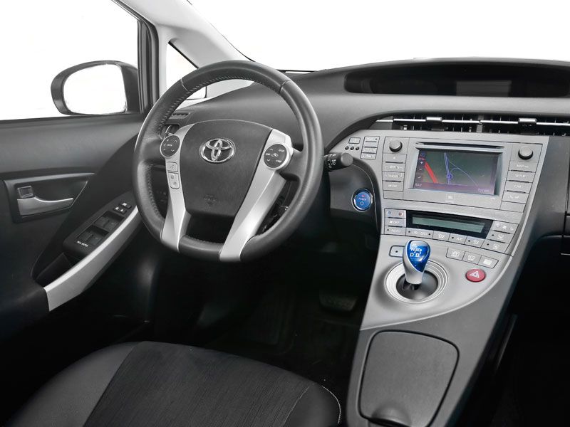 Comparativa: Toyota Prius vs BMW 316d y Mazda 6 SkyActiv G-145