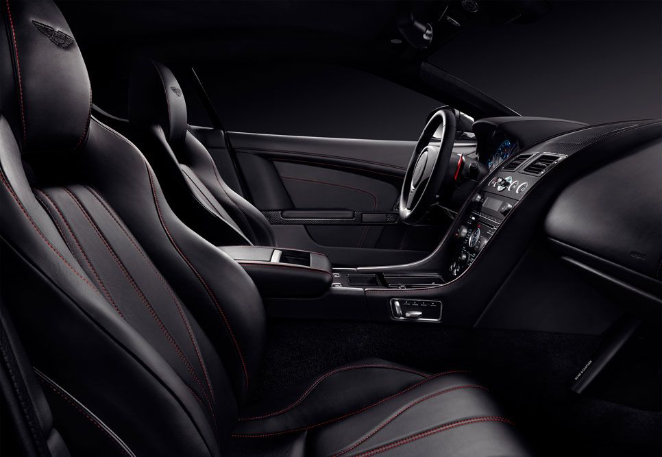 Aston Martin V8 Vantage N430 y DB9 Carbon Black y White