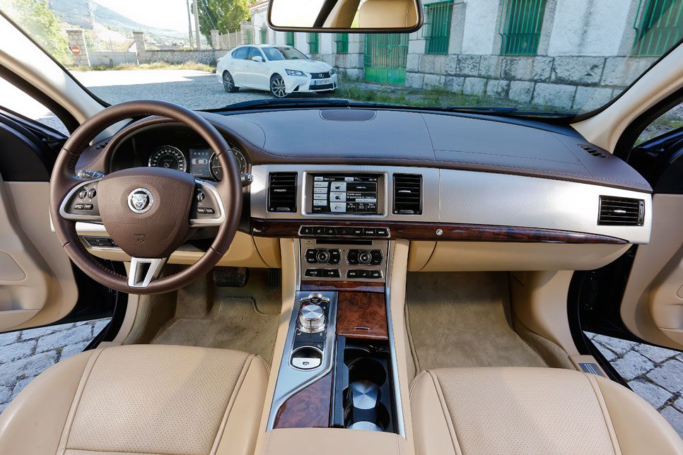 Comparativa: LEXUS GS 250 y Jaguar XF 2.0 i4, acceso al lujo