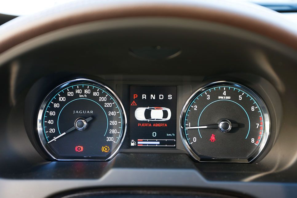 Comparativa: LEXUS GS 250 y Jaguar XF 2.0 i4, acceso al lujo