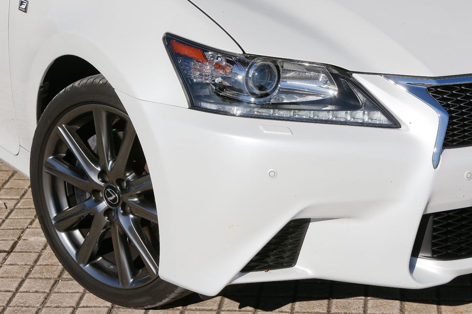 Comparativa: LEXUS GS 250 y Jaguar XF 2.0 i4, acceso al lujo