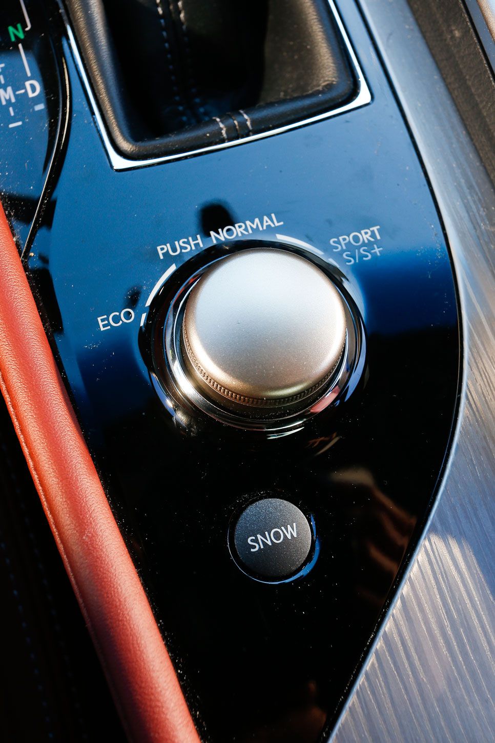 Comparativa: LEXUS GS 250 y Jaguar XF 2.0 i4, acceso al lujo