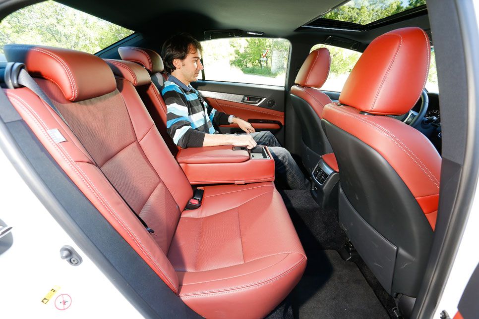 Comparativa: LEXUS GS 250 y Jaguar XF 2.0 i4, acceso al lujo