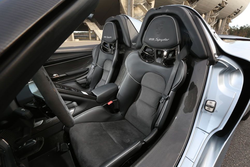 Comparativa: Porsche 918 Spyder vs Carrera GT