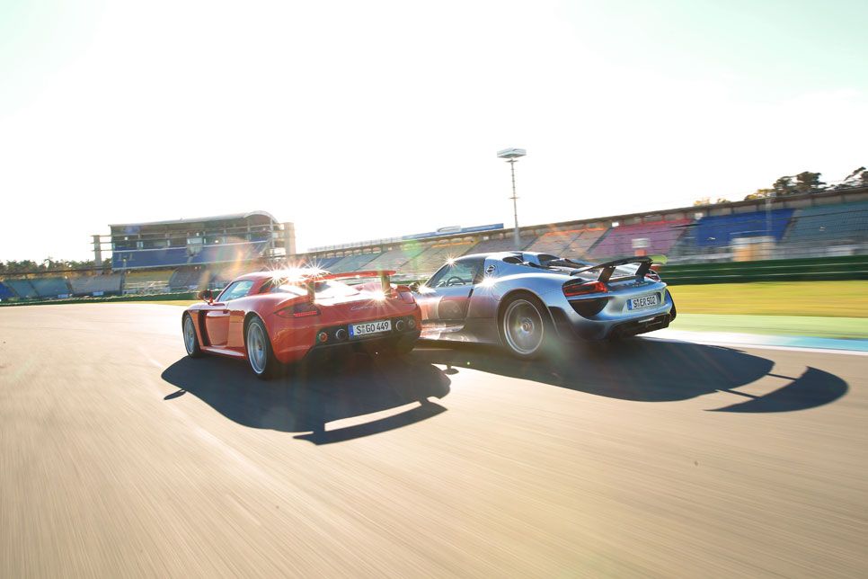 Porsche 918 Spyder vs Carrera GT