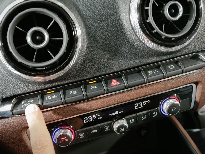 Mercedes CLA vs Audi A3 Sedan