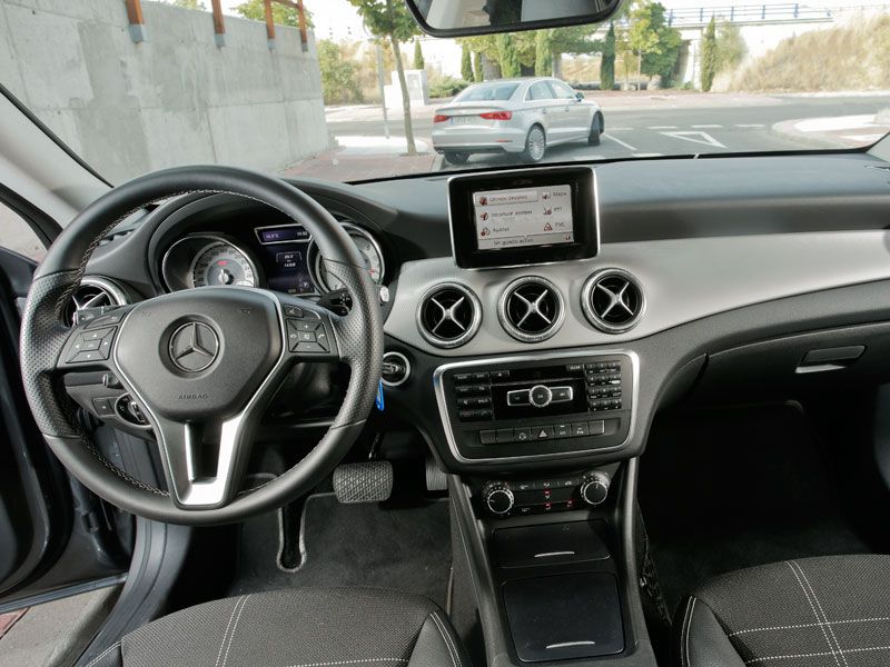 Mercedes CLA vs Audi A3 Sedan
